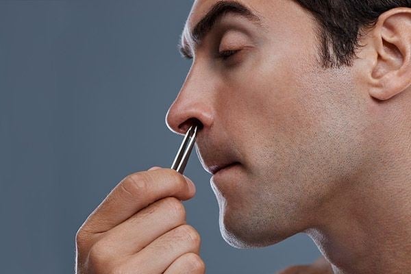Причины роста волос на носу у мужчин