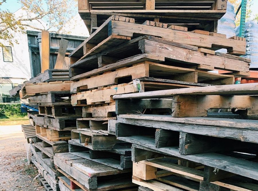 Как делают деревянные поддоны: особенности производства и виды европаллет